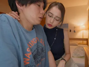 để Người vợ đi nghỉ dưỡng với đồng nghiệp, Ông chồng nhận được món quà là một cặp sừng