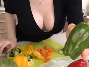 Bố cưới bà xã mới quá trẻ, cậu con trai chỉ coi là chị và muốn phang chịii